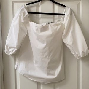 Theory crisp white top! Wear on or off shoulders❤️